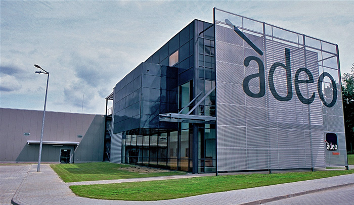 Adeo Screen: Przerwa wakacyjna w produkcji ekranów